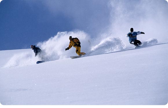 3 snowboarders on a slope